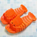 2021 new crayfish beach slippers for family 1