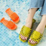 2021 new crayfish beach slippers for family 2